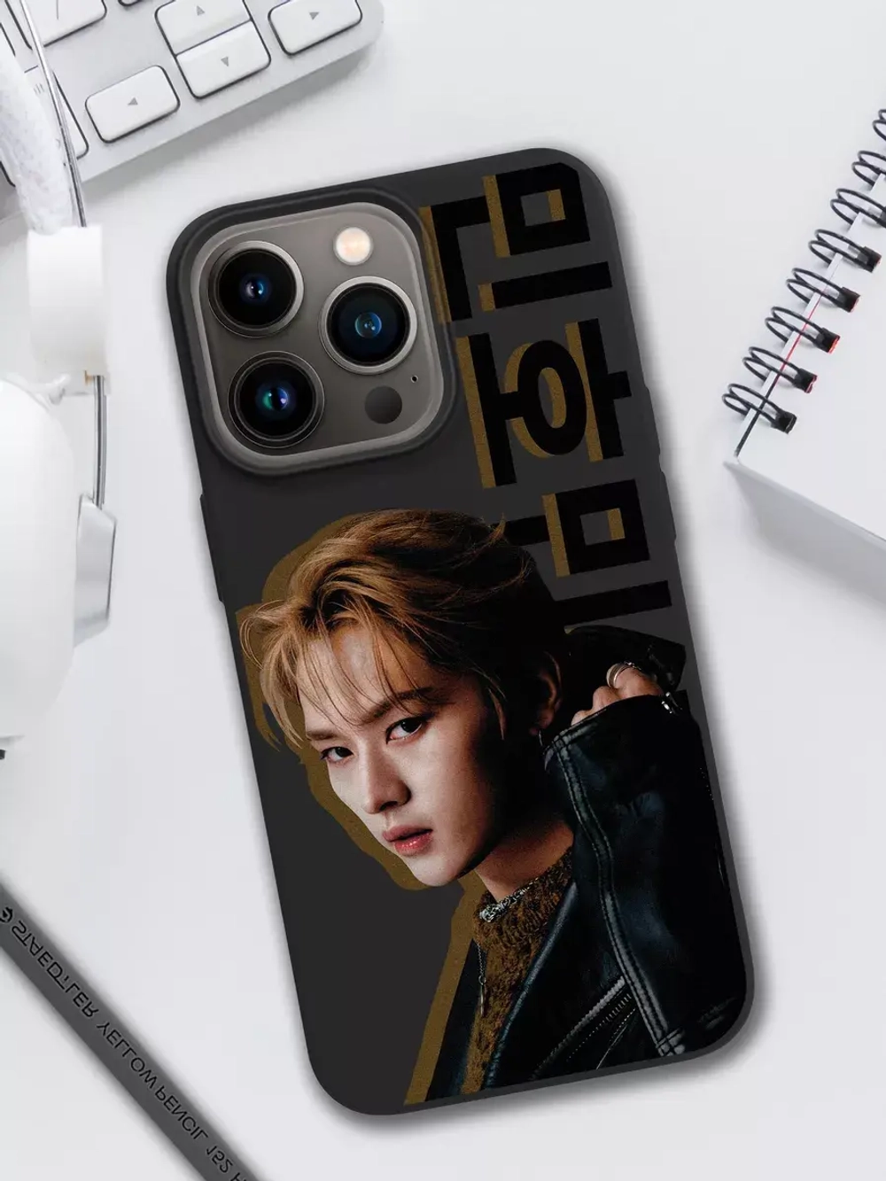 Чехол на iPhone 13 Pro с принтом