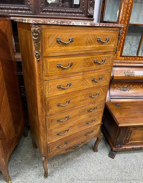 Старинный высокий комод