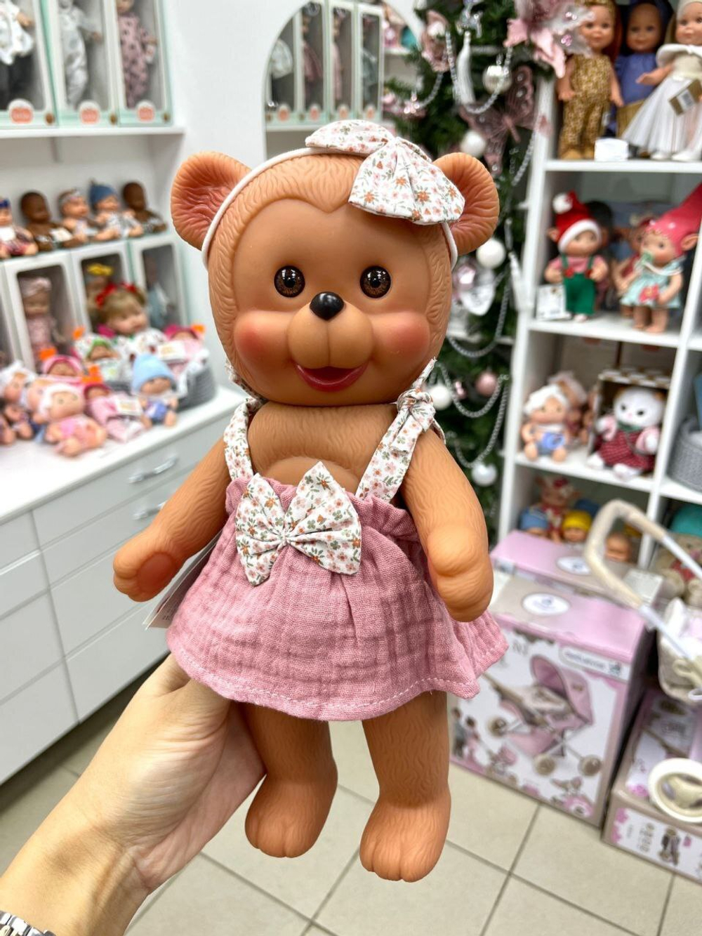 Мишка в пудровом Nines d'Onil, 28 см. Упаковка фирменный рюкзачок