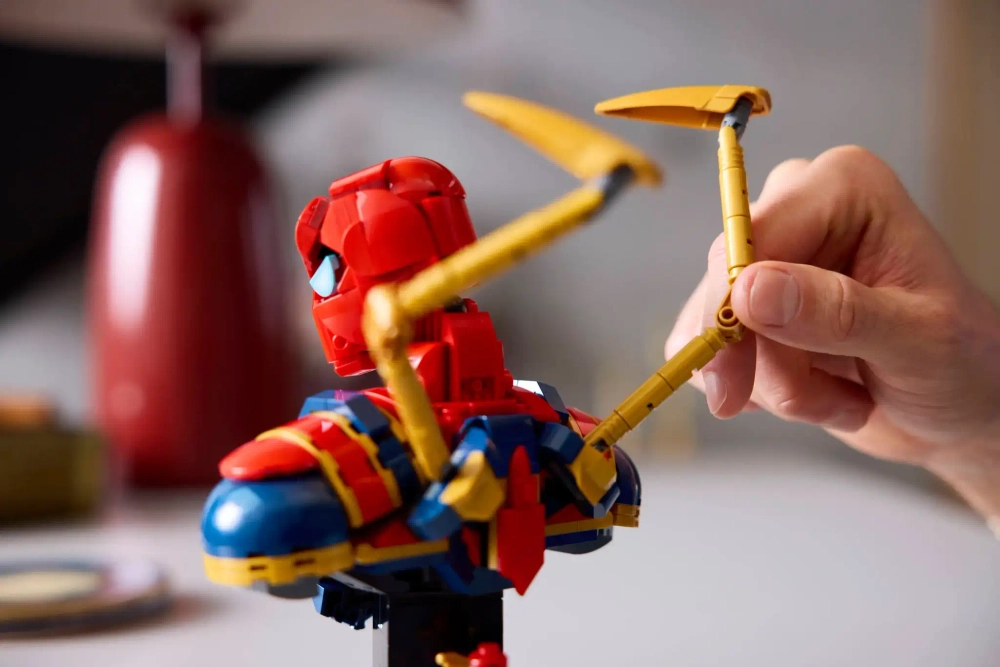 Конструктор LEGO Marvel 76326 Бюст железного Человека-паука