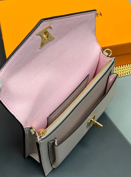 Сумка Louis Vuitton Mylockme Chain кремовый