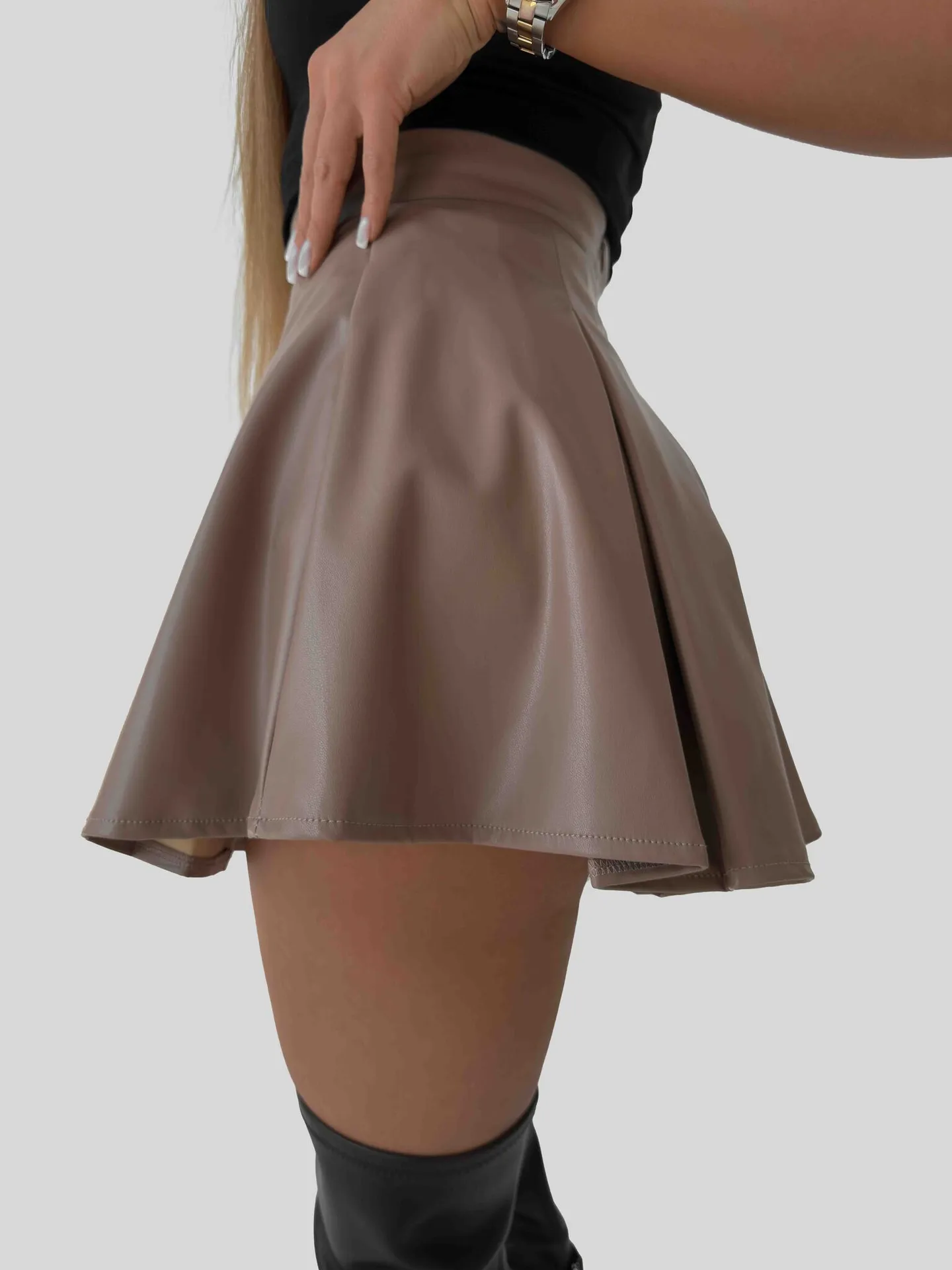 Шорты Miss Diva 310 кожаные с защипами широкие купить