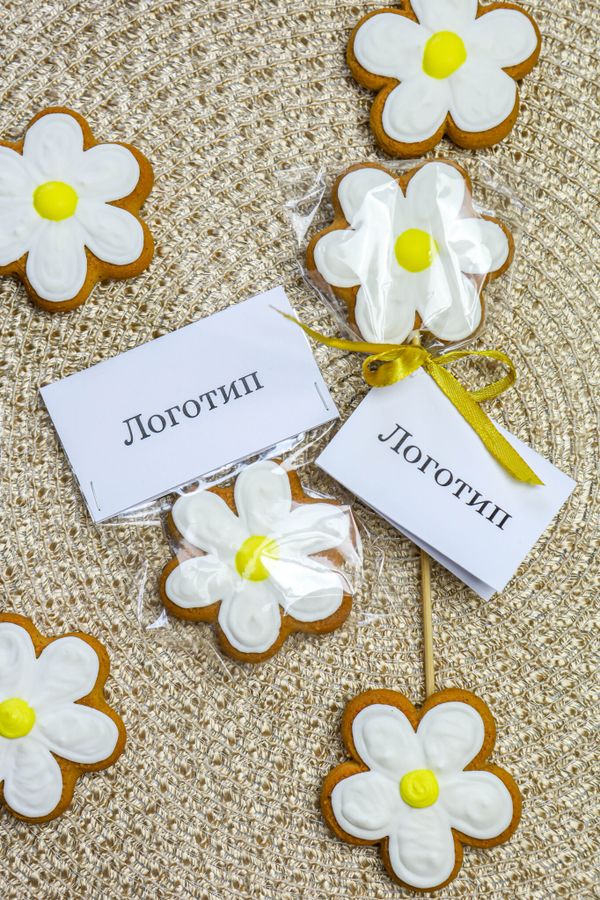 Пряник цветок с логотипом на заказ