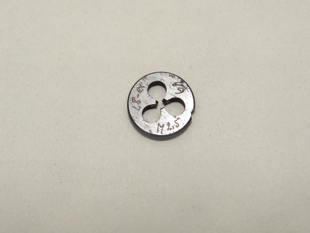 Плашка М2,5х0,45 (основной шаг) 6g d=15мм