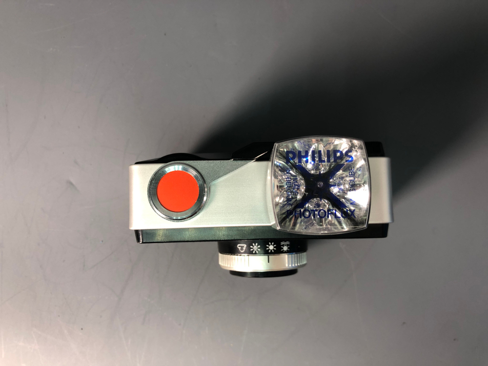 Agfamatic 200 Sensor + вспышка Philips MagicCube