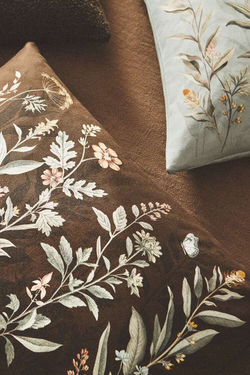 ZARA HOME ЧЕХОЛ ДЛЯ ДЕКОРАТИВНОЙ ПОДУШКИ С ЦВЕТОЧНЫМ УЗОРОМ, ШОКОЛАДНЫЙ