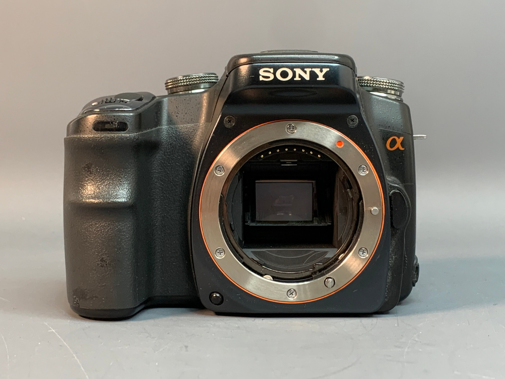 Sony Alpha DSLR-A100 body