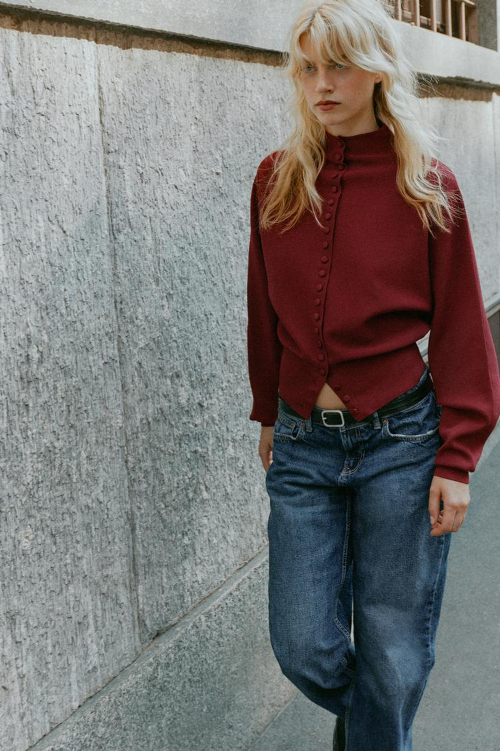ZARA КАРДИГАН С ОБТЯЖНОЙ ПУГОВИЦЕЙ, БУРГУНДИ