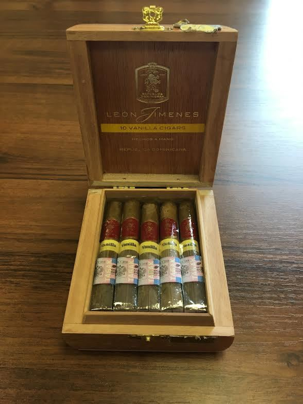Leon Jimenes Petit Corona Vanilla