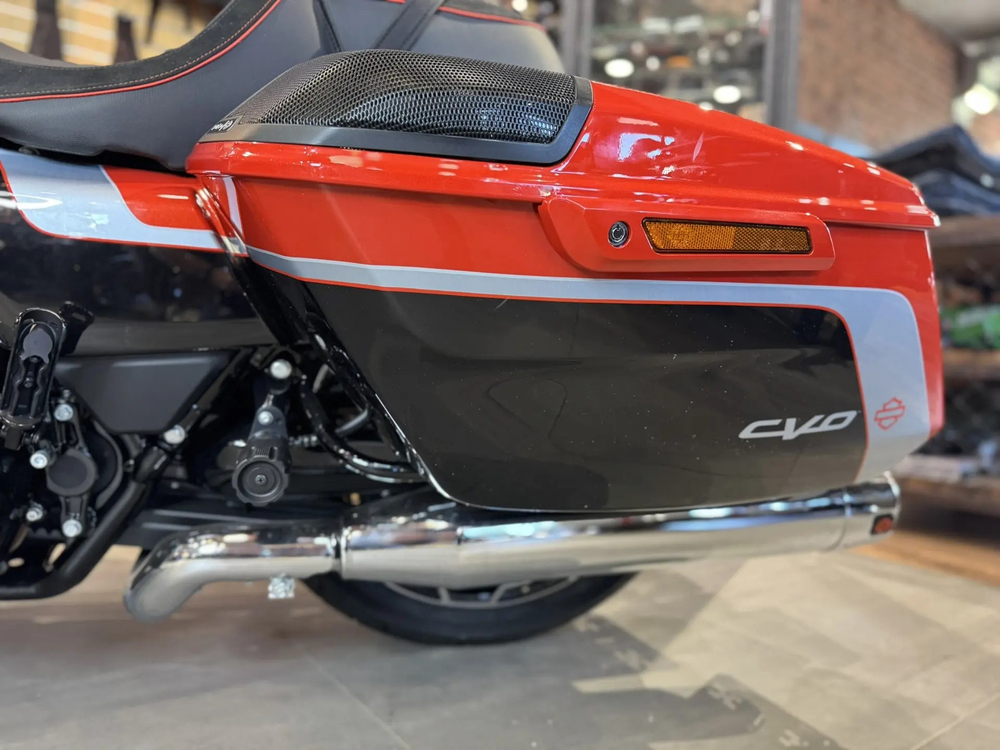 Harley-Davidson CVO Street Glide (Legendary Orange)