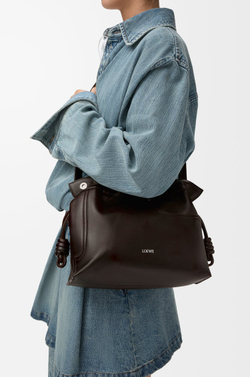 Loewe Сумка-клатч среднего размера Panta Flamenco из блестящей телячьей кожи, темно-коричневый