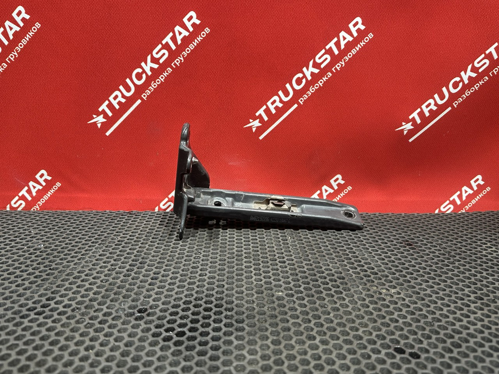 Петля подножки обслуживания правая