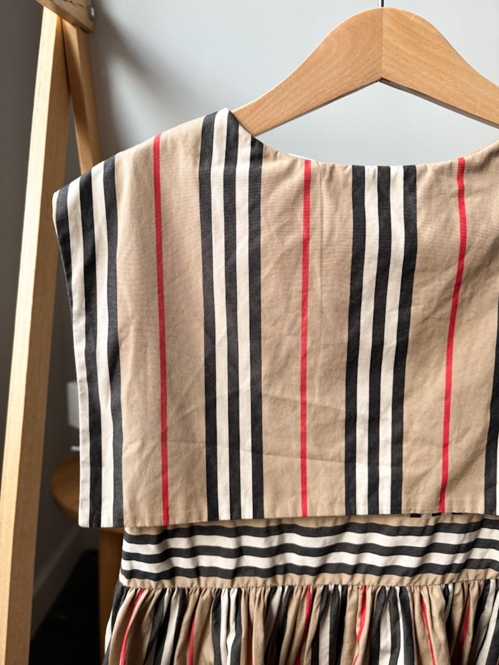 Хлопковое платье Burberry, 128