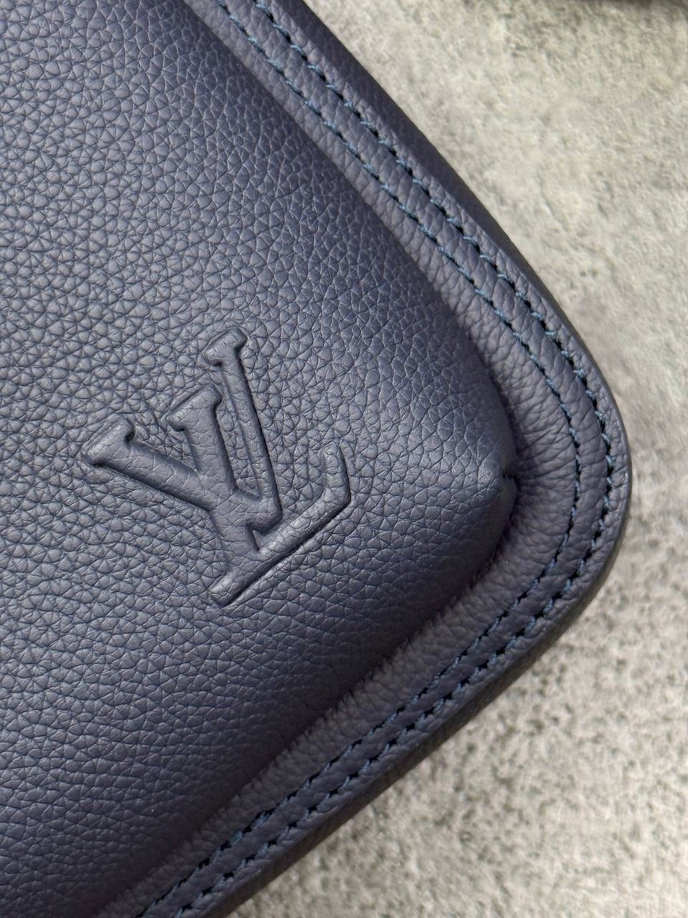 Нагрудная сумка-слинг Louis Vuitton Avenue