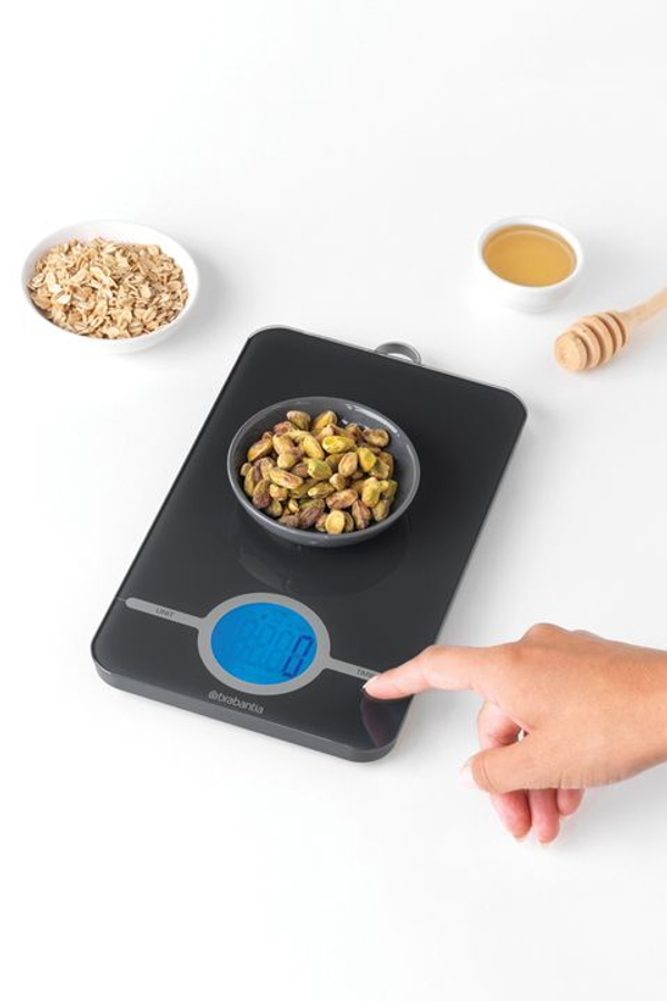 Цифровые кухонные весы Brabantia черные
