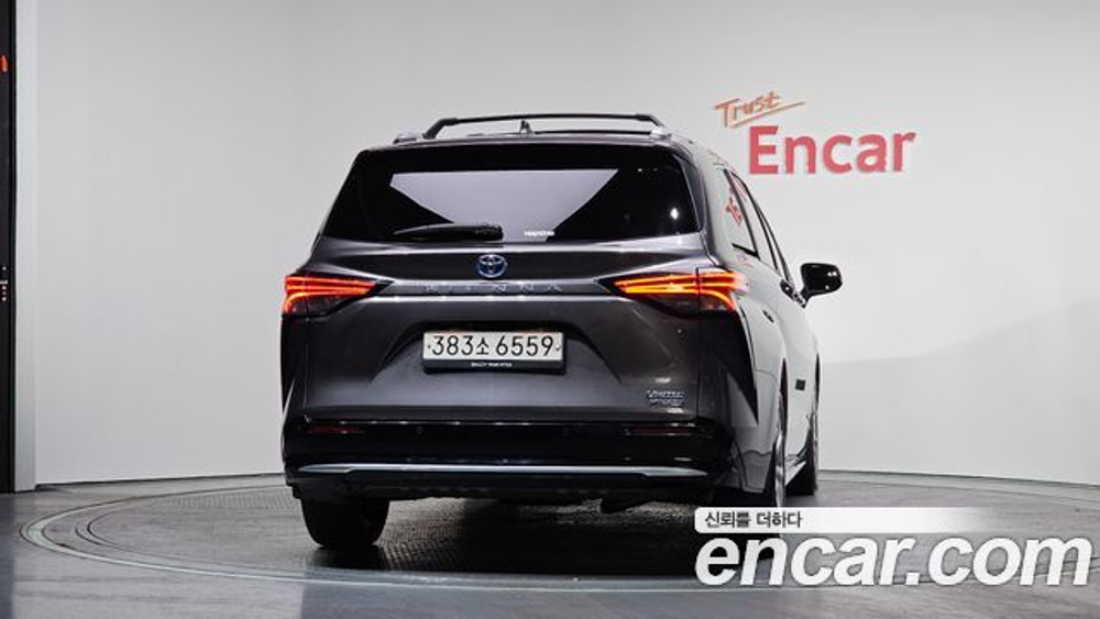 Toyota Sienna 2.5 Hybrid 2WD — 2021