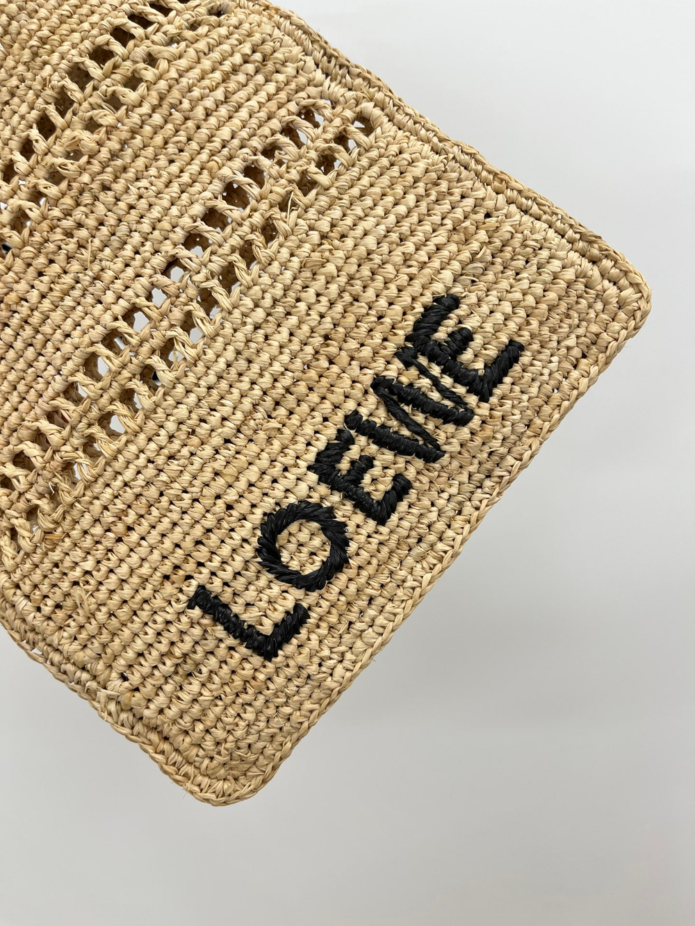 Сумка для телефона Raffia Phone Pouch, натуральный бежевый оттенок — фото 4