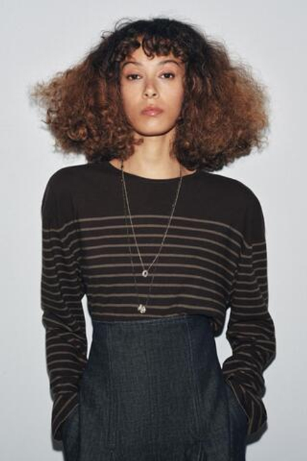 ZARA ФУТБОЛКА В ПОЛОСКУ С ДЛИННЫМИ РУКАВАМИ, ПОЛОСКИ