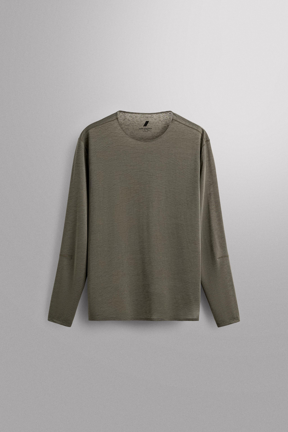 ЛЕГКАЯ ФУТБОЛКА ДЛЯ БЕГА ИЗ РЕЛЬЕФНОЙ ТКАНИ — ZARA · 4387/300