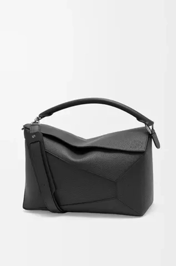 Loewe Большая сумка Puzzle Edge из зернистой телячьей кожи, черный