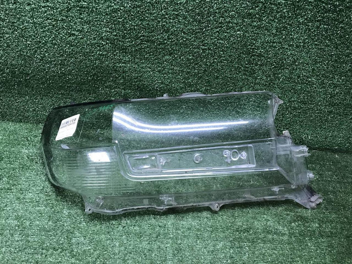 Стекло фары правое Toyota Land Cruiser 200 (15-21)