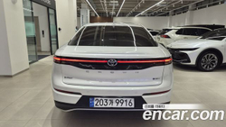 Toyota Crown 2.5 4WD Hybrid — 2025