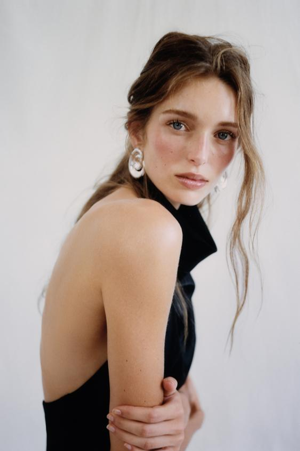 ZARA АТЛАСНЫЙ ТОП С ГОРЛОВИНОЙ ХАЛТЕР, ЧЕРНЫЙ