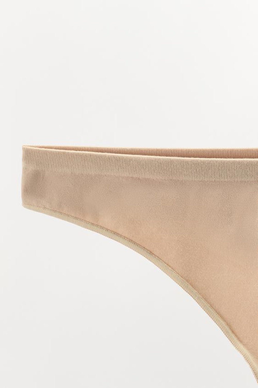 ZARA БЕСШОВНЫЕ ТРУСЫ-ТАНГА, БЕЖЕВЫЙ