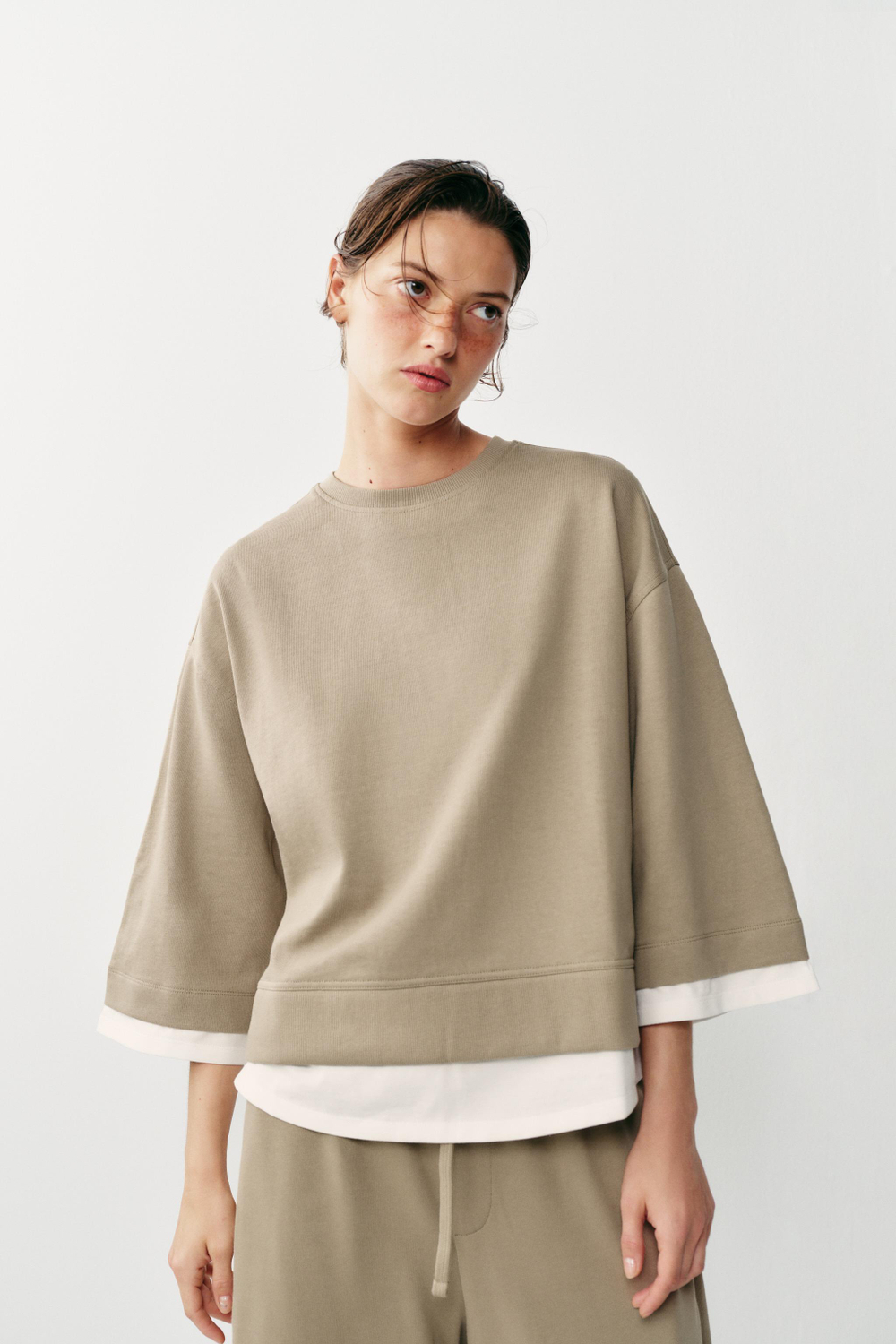 ТОЛСТОВКА С ДЛИННЫМИ РУКАВАМИ И КОНТРАСТНОЙ ВСТАВКОЙ — ZARA