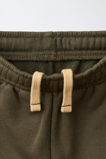ZARA БРЮКИ BARREL ИЗ ФЕЛЬПЫ С НАШИВКОЙ VARSITY, МЯГКИЙ ЗЕЛЕНЫЙ
