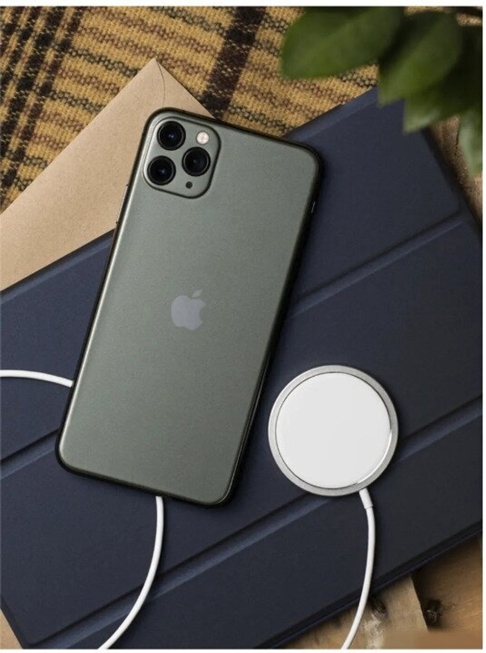 Беспроводное зарядное устройство для Iphone MagSafe Charger (Магсейф), белый, 15 Вт