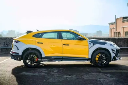 Широкий карбоновый обвес для Lamborghini Urus 2018+ Ламборгини Урус