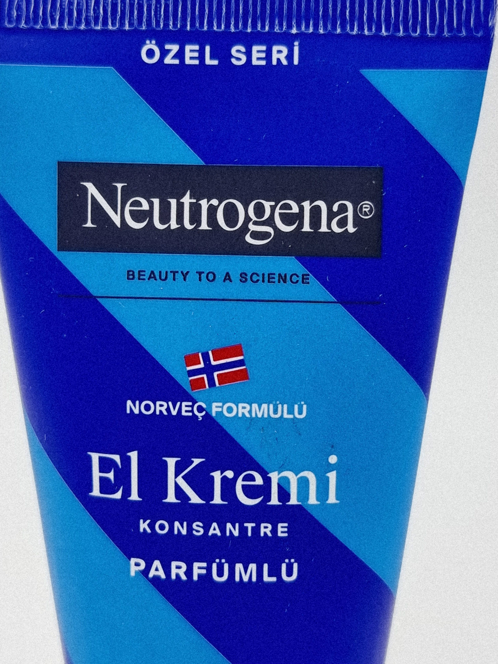 Neutrogena Крем для рук концентрированный для очень сухой кожи, с глицерином и витамином Е, ароматизированный, 75 мл (Франция)