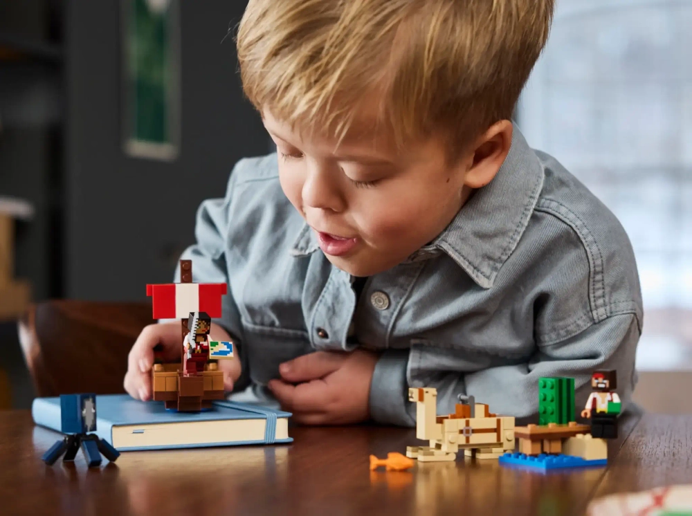 Конструктор LEGO Minecraft 21259 Путешествие на пиратском корабле