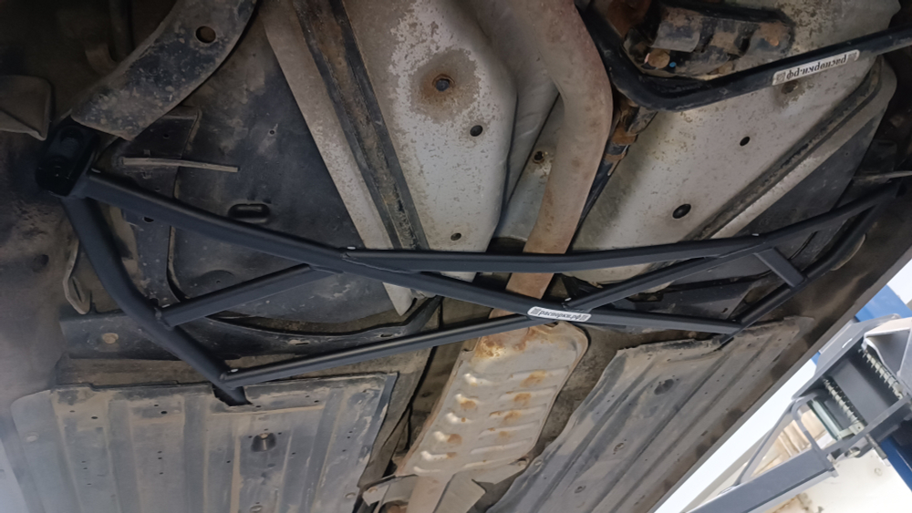 Распорка средняя нижняя "Паук" Subaru Outback 4 (BR) (ПОД ЗАКАЗ)