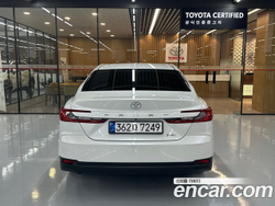 Toyota Camry 2.5 XLE Hybrid — 2025