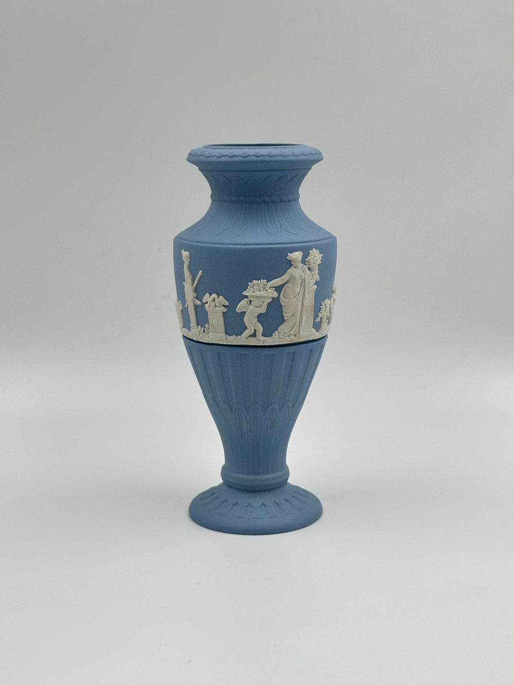 Ваза Wedgwood голубая