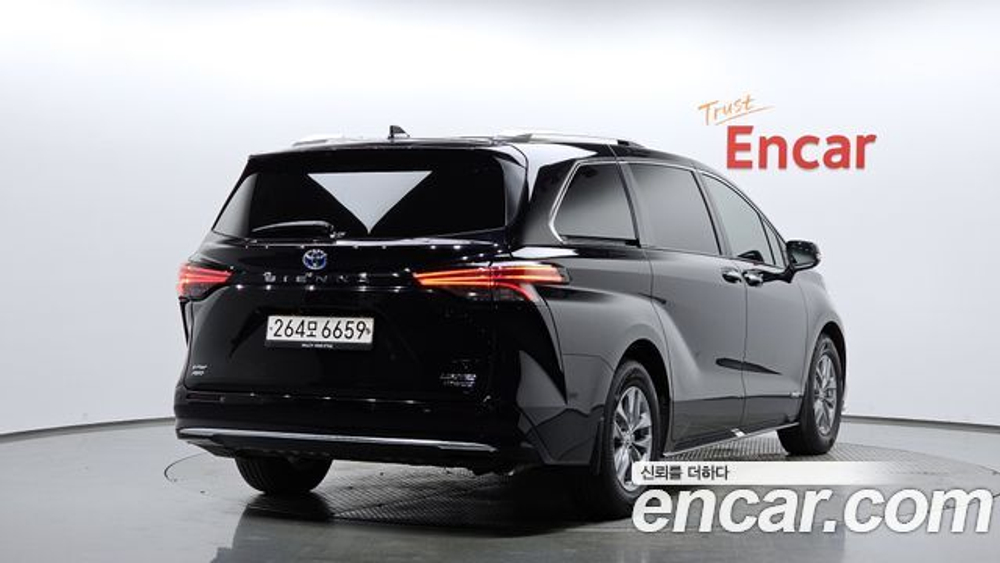 Toyota Sienna 2.5 Hybrid AWD — 2021