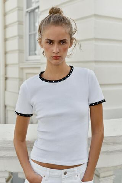 ФУТБОЛКА С КОНТРАСТНЫМИ ЖЕМЧУЖИНАМИ — ZARA