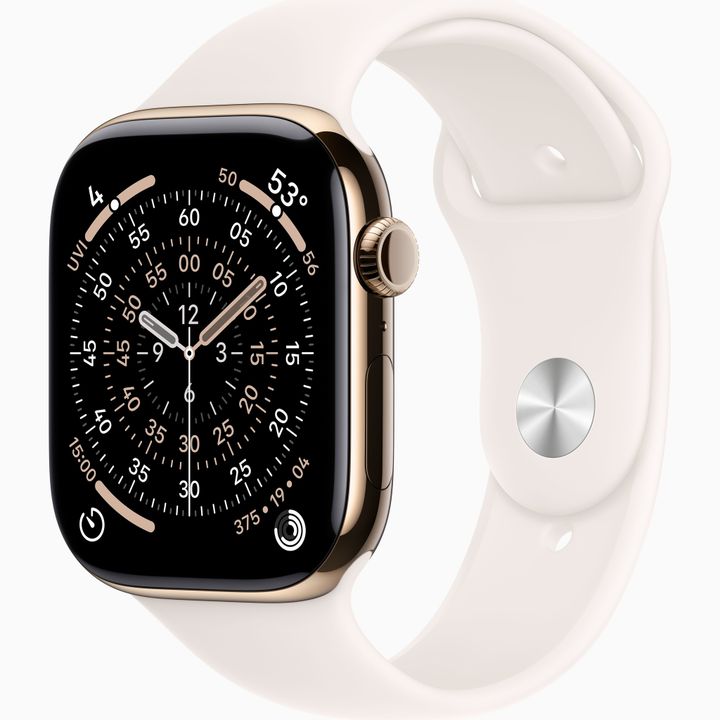 Умные часы Apple Watch Series 11 46мм Gold Titanium Case с Light Blush Sport Band