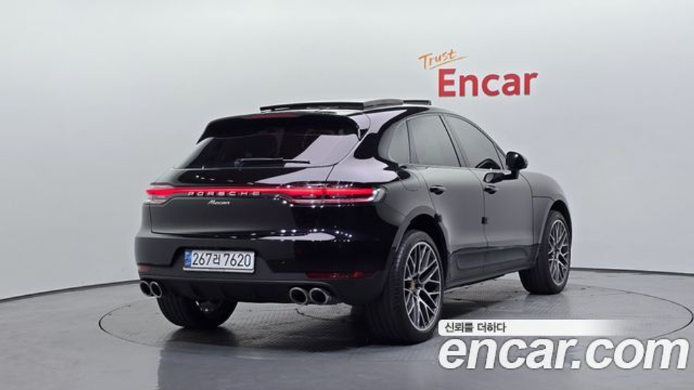 Porsche Macan 2.0 — 2021