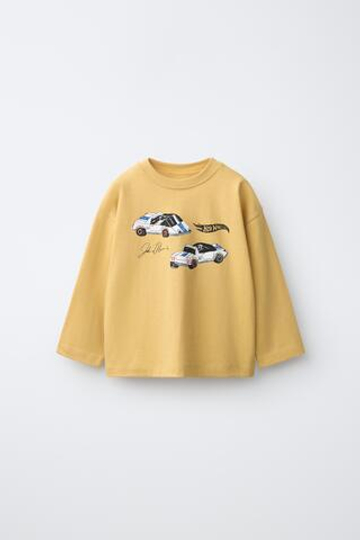 ZARA ЛОНГСЛИВ С ПРИНТОМ HOT WHEELS™ MATTEL, ГОРЧИЧНЫЙ