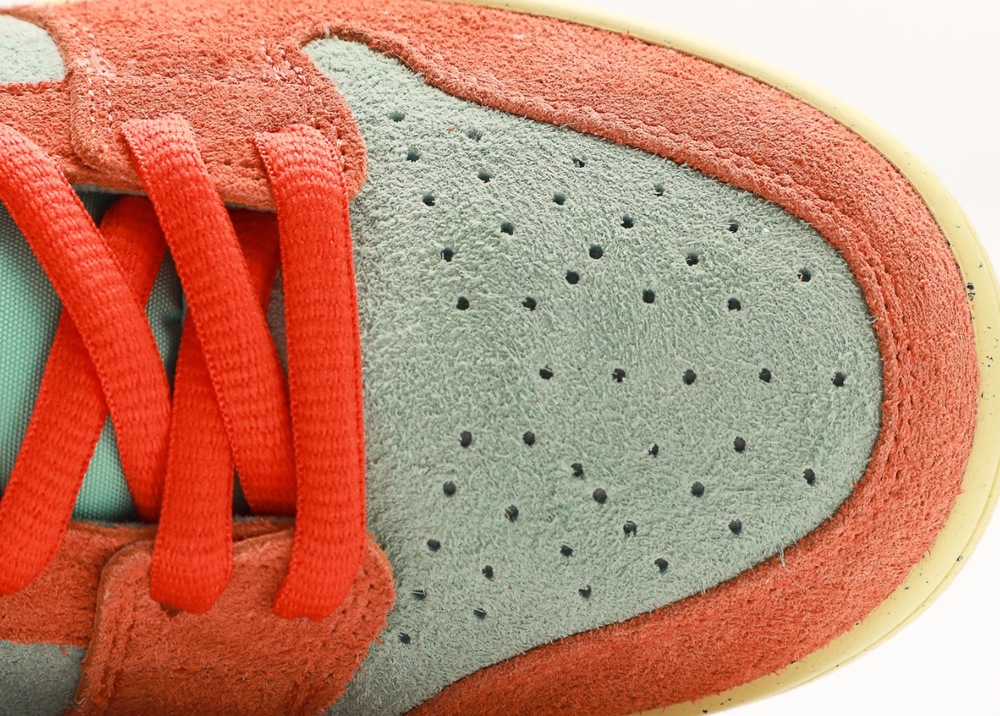 Nike SB Dunk Low Noise Aqua