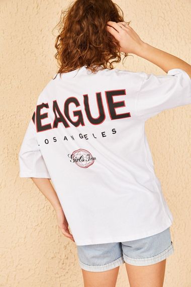 Qadın üçün geniş ölçülü ağ t-shirt League 10501024