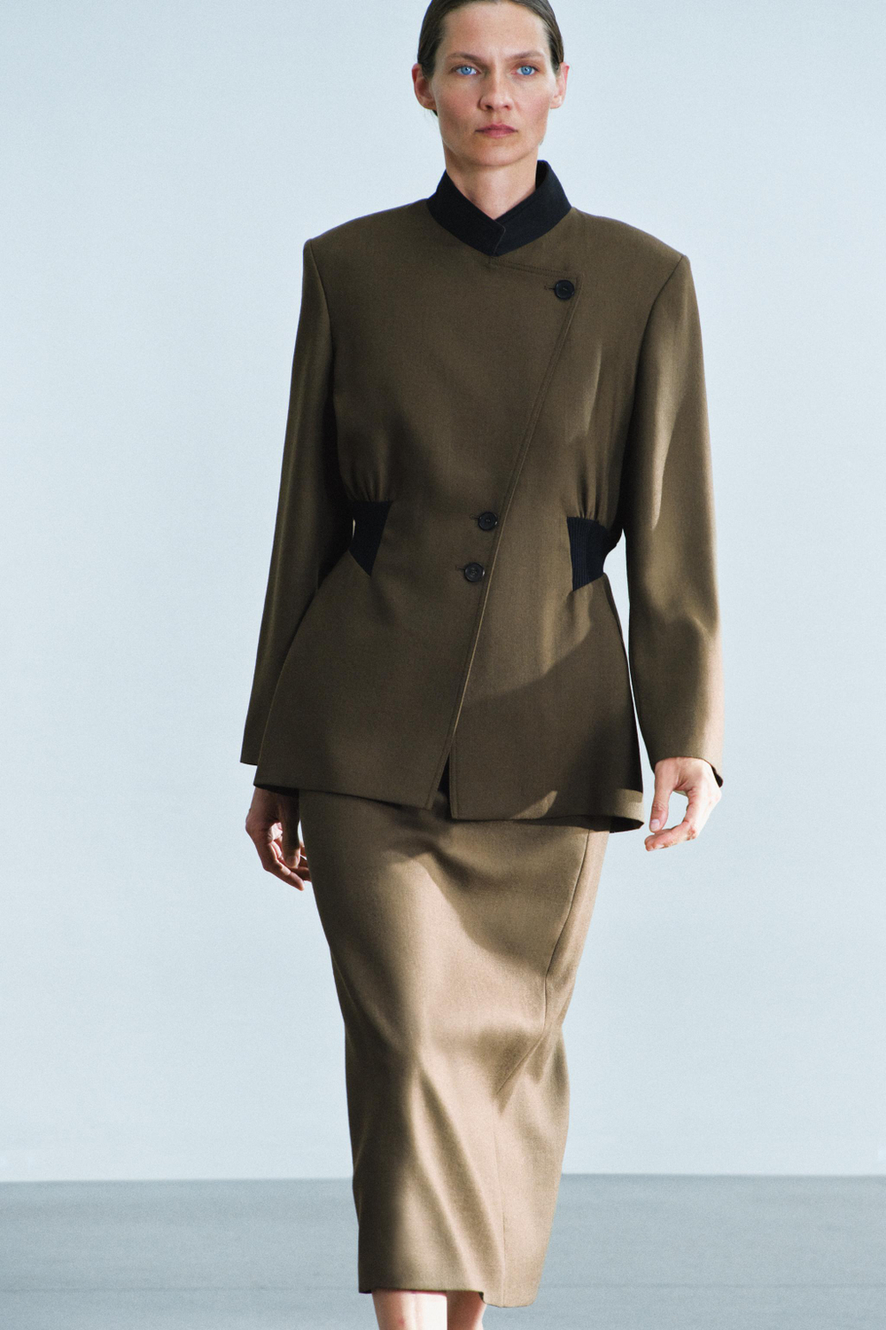 ZARA ПРИТАЛЕННАЯ КУРТКА ИЗ 100% ШЕРСТИ — ZW COLLECTION, ПЫЛЬНЫЙ ХАКИ