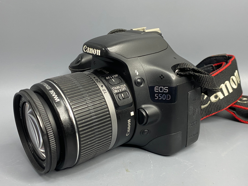 Canon 550D Kit 18-55mm IS 16500 кадров