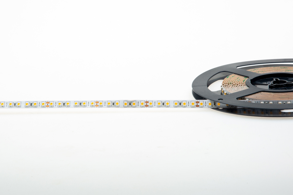 Лента светодиодная SMD тёпло-белая DC24V 9, 6W/m 3000K 1150Lm/m 120д/м CRI>85 IP20,  упаковка 5 метров,  ширина 8мм,  высота 2мм,  самоклейкая