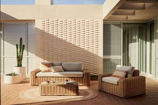 Portlligat La Forma уличный столик из искусственного ротанга 110x60