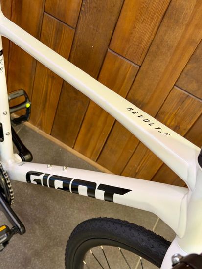 Велосипед Giant Revolt F2 - 2026