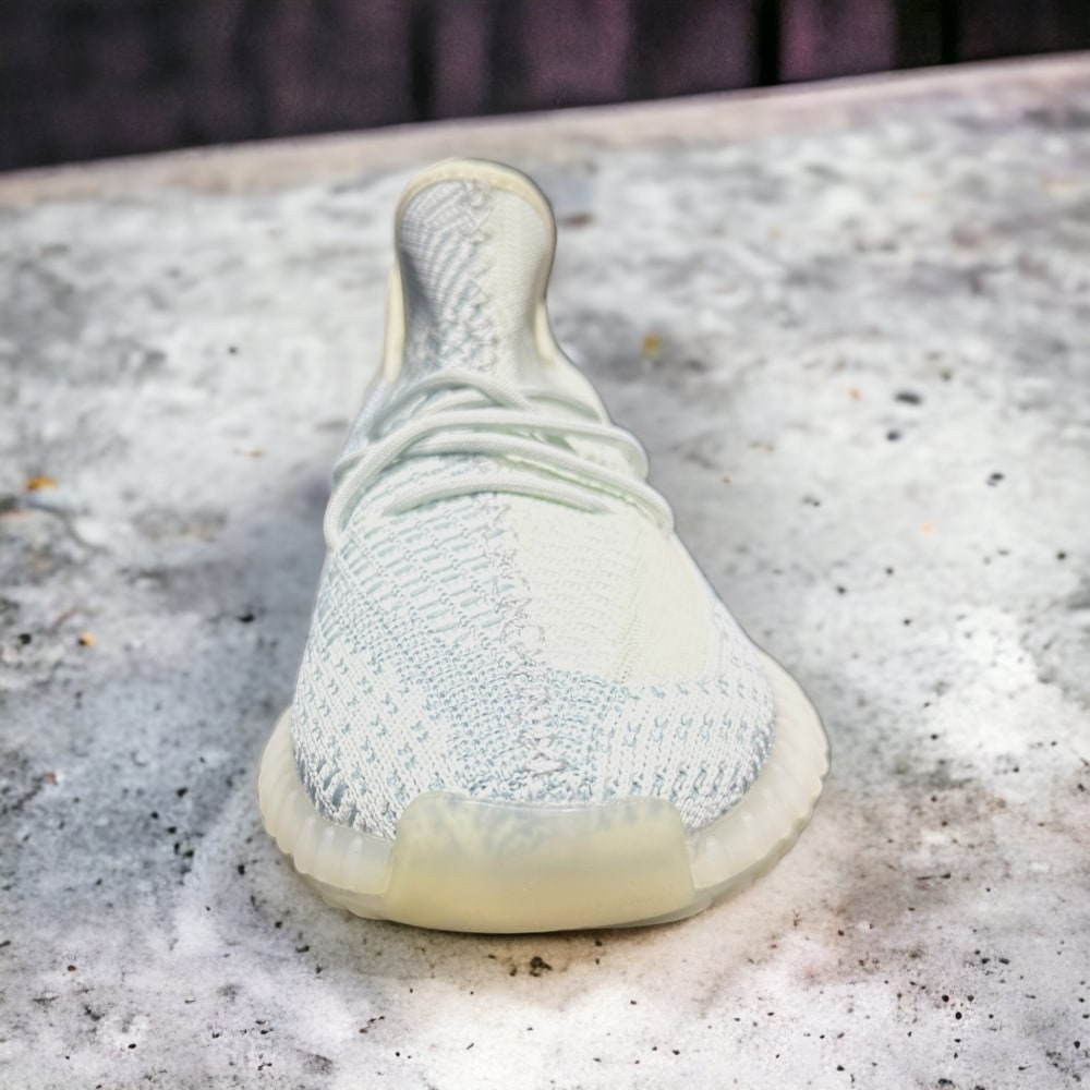Adidas Yeezy Boost 350 V2 • Cloud White